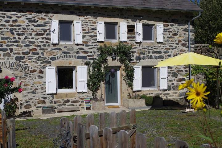 Location de vacances pour 6 personnes, avec Terrasse et Jardin à Saint-Étienne-Lardeyrol