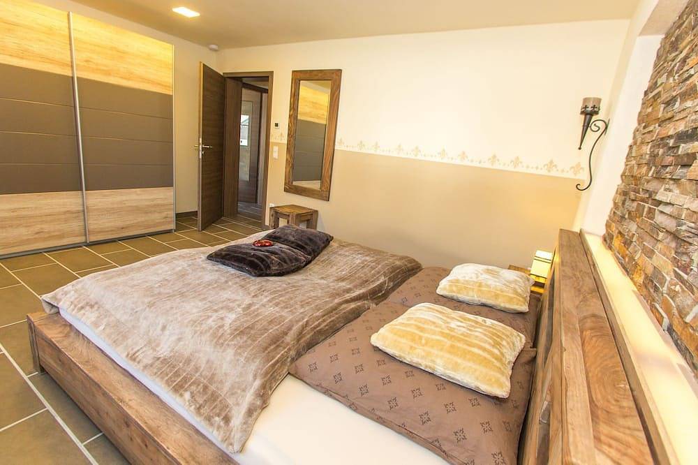 Ganze Wohnung, Exklusive *****Ferienwohnung kolonial bei Zwiesel - 300m zum Np - Wlan - Sauna in Lindberg, Šumava Mountains