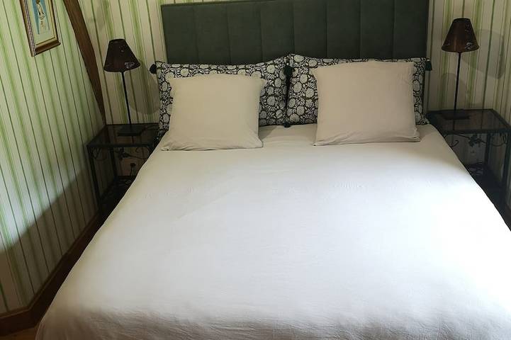 Location de vacances pour 15 personnes, avec piscine ainsi que jardin et jacuzzi à Bais - 4