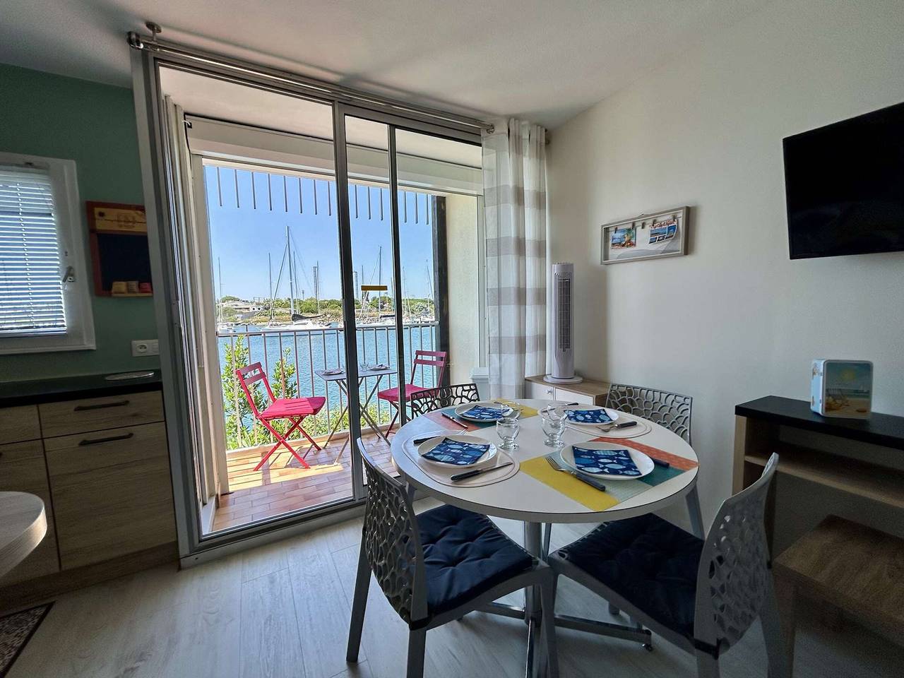 Appartement entier, Appartement T2 rénové, 4 couchages, vue port, Cap d'Agde in Cap d'Agde, Agde