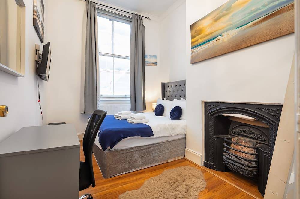Entire apartment, ^Cosy Two Bed Aircondisioned Apartment in Heart of Covent Garden London^ in Covent Garden, London