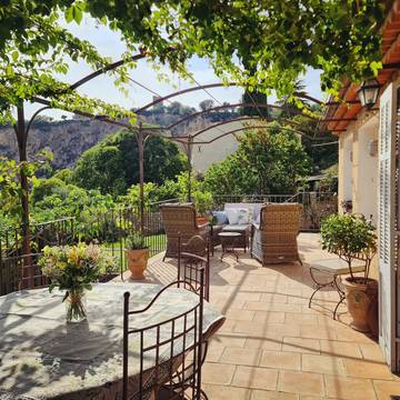 Gîte pour 4 personnes, avec jardin et terrasse, animaux acceptés à Cotignac
