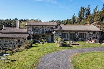 Gîte pour 4 personnes, avec jardin à Viverols