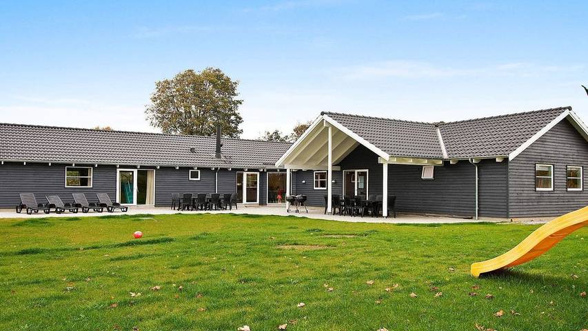 Ferienhaus für 19 Personen, mit Pool und Sauna sowie Whirlpool und Terrasse in Tisvilde