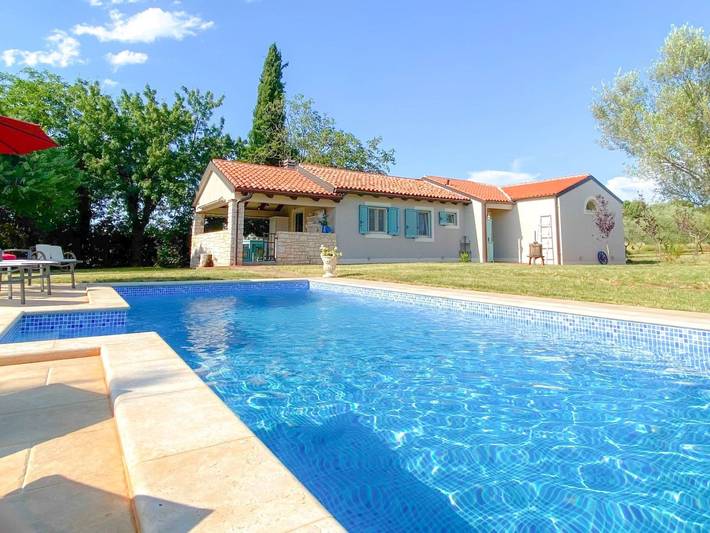 Agriturismo voor 8 personen, met zwembad en tuin in Novigrad