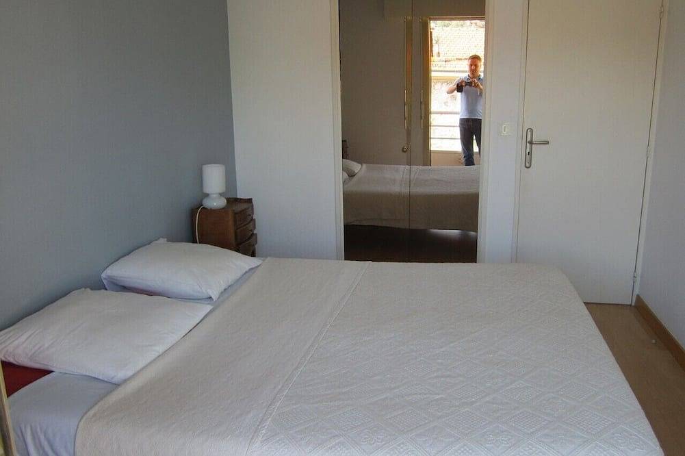Appartement entier, Vue mer et la plage à 5 minutes à pieds, la mer ludique et pratique in Roquebrune-Cap-Martin, Côte méditerranéenne (France)