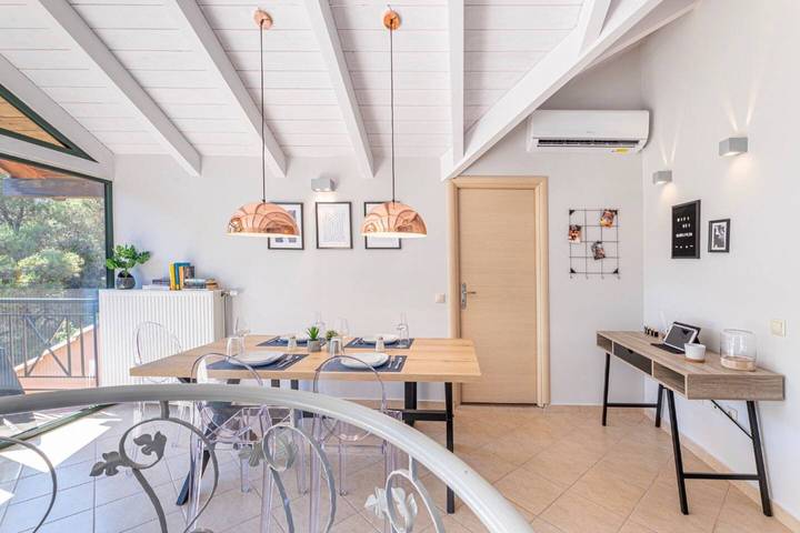 Apartamento vacacional entero, Gregory's loft (100 meters from the beach) in Eubea