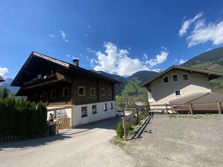 Chambre d’hôte pour 3 personnes, avec vue et balcon