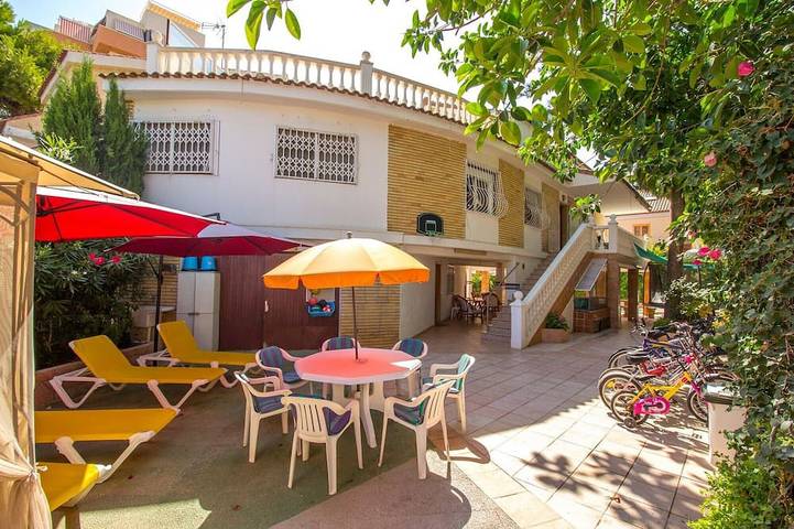 Chalet für 9 Personen, mit Balkon und Garten in Alicante