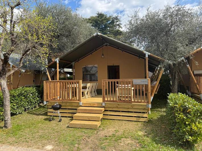 Camping per 6 persone, con piscina per bambini e piscina nonché giardino, adatto a famiglie con bambini in Bardolino