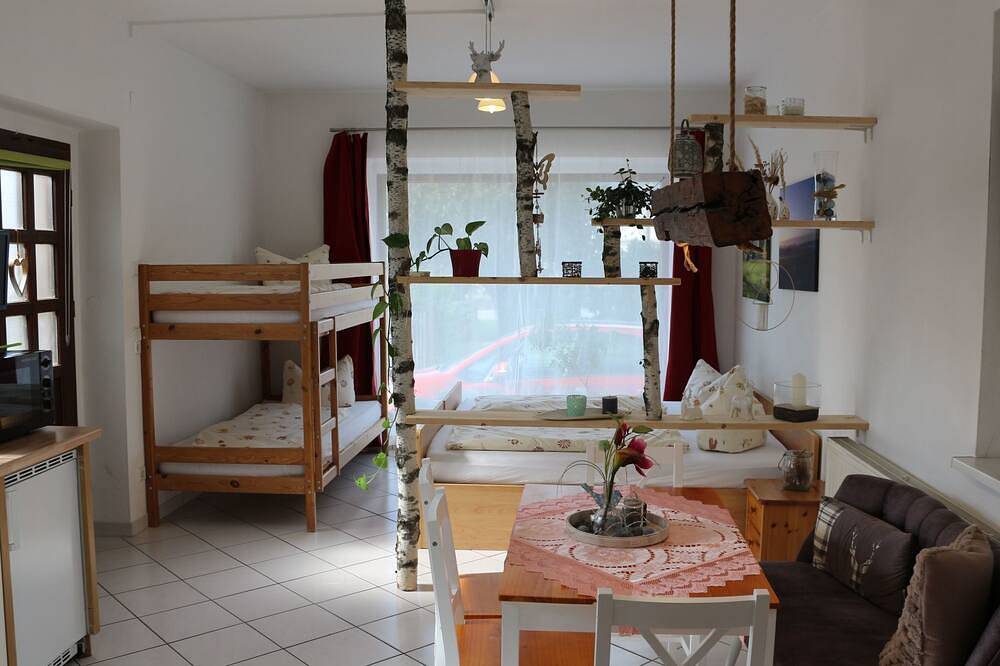 Ganze Wohnung, Ferienwohnung Anita in Neundorf, Thüringer Schiefergebirge