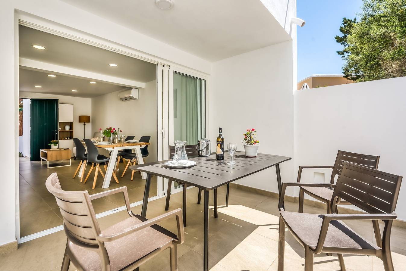 Entire apartment, Holiday Home 'Els Arbocers 131-2' with Sea View, Garden & Wi-Fi in Cala Blanca, Ciutadella
