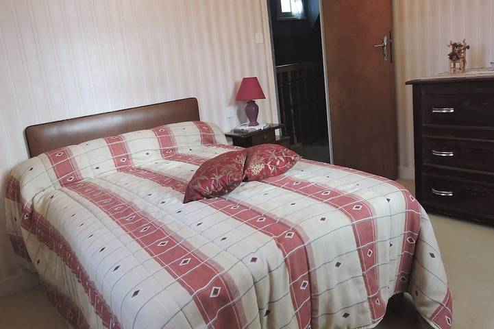 Location de vacances pour 5 personnes, avec terrasse et jardin à Hénansal - 2