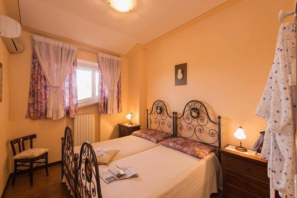 Farmhouse Umbria-Tuscany with Pool in Città della Pieve, Perugia Province