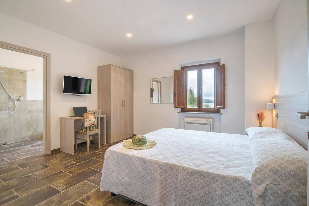 Beautiful home in Passignano sul T in Passignano sul Trasimeno, Lago Trasimeno