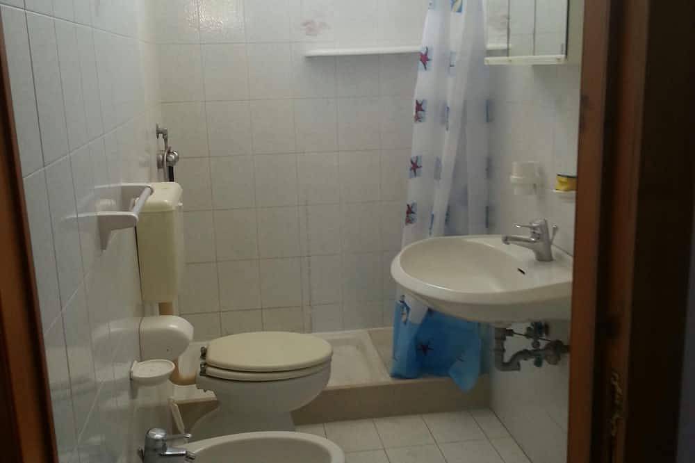 Entire apartment, Casa del Sole 2 in Torre Pali, 20 meters from the beach in Torre Pali, Salve