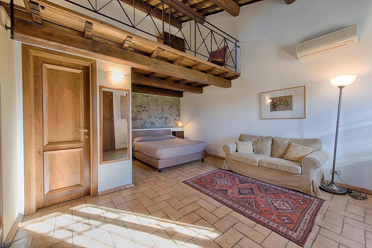 Residenza d'Epoca Pietra Di Ponente in Ciampino, Castelli Romani