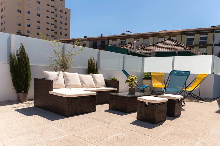 Ferienhaus 'Douro Garden Home Rooftop' mit privater Terrasse, Wlan und Klimaanlage in Mafamude e Vilar do Paraíso, Porto Distrikt