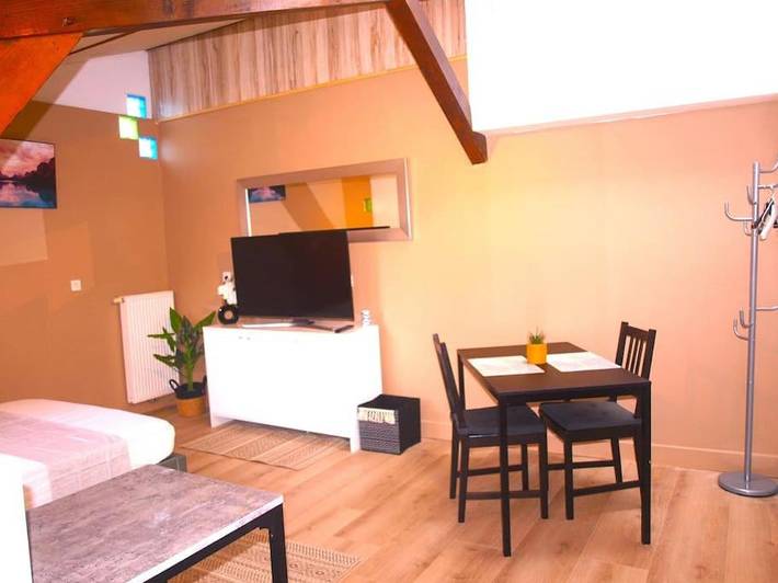 Gîte pour 2 personnes, avec vue et jardin à Parcieux