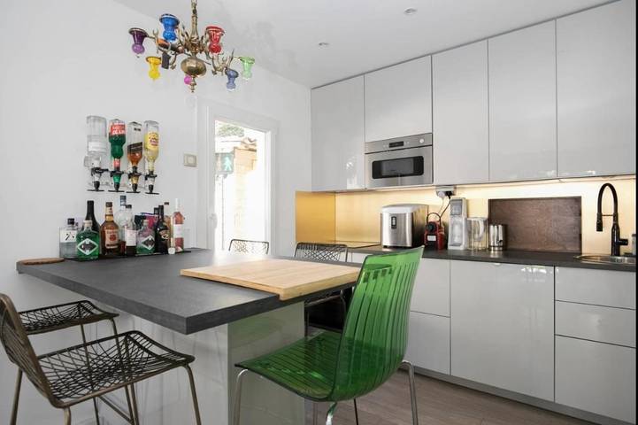 Gîte pour 10 personnes, avec piscine ainsi que sauna et jardin à Romainville - 3