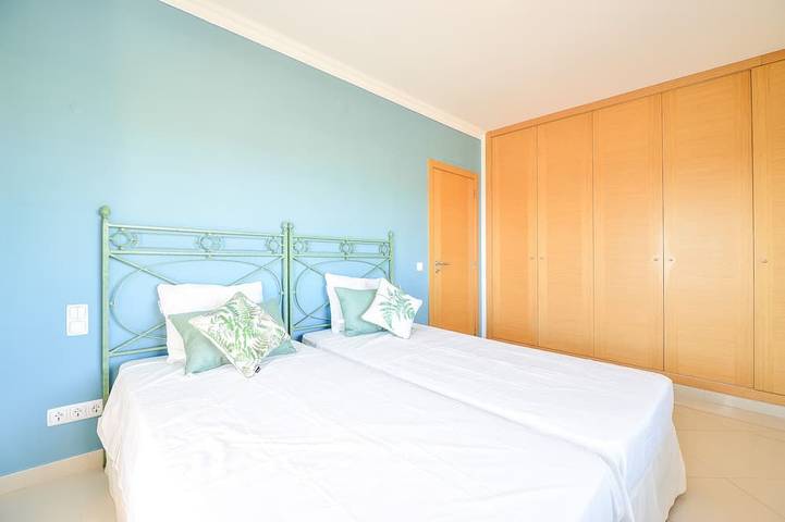 Geräumige, moderne Villa mit privatem Pool und Meerblick in Carvoeiro, Faro Distrikt