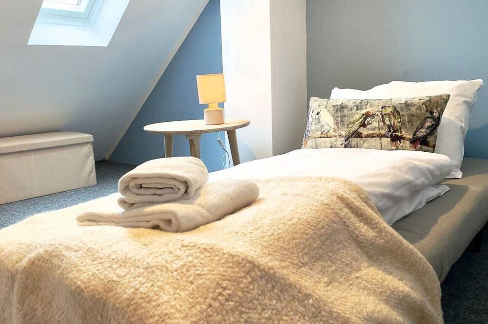 Apartamento entero, 65qm *Design-Maisonette-Wohnung* bis 7 Personen in Krefeld, Lower Rhine