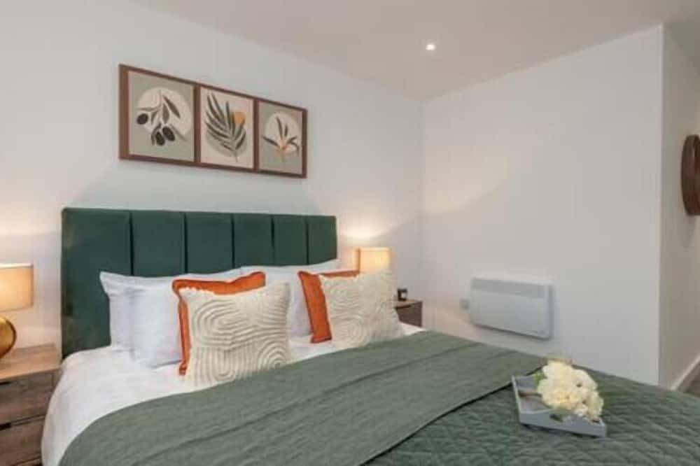 Entire apartment, Thornhill House in Wakefield, West Yorkshire