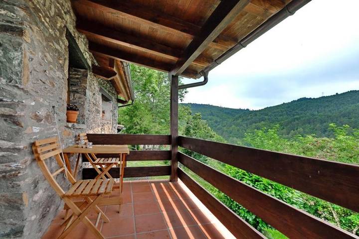 Casa rural para 8 personas, con jardín y terraza, Se admiten mascotas en Ripollès - 2