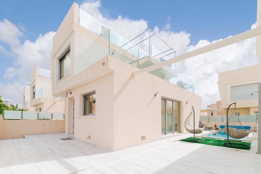 Modern villa with pool jacuzzi and sea view in Pueblo Latino, Pilar de la Horadada