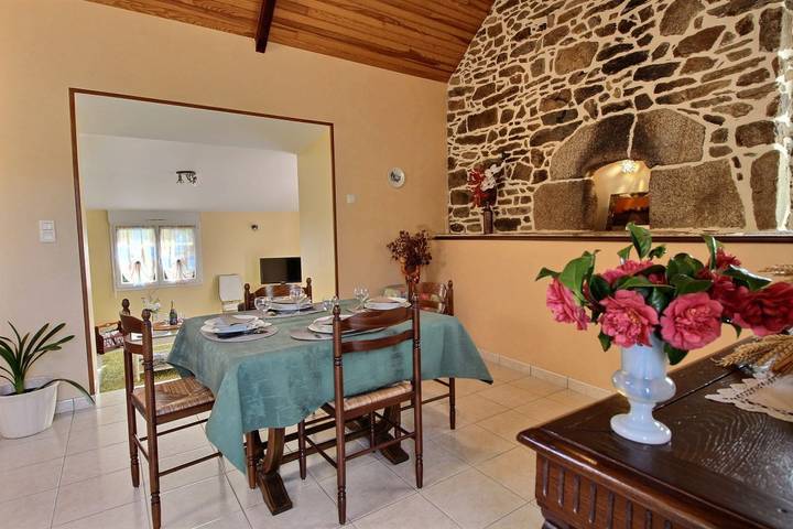 Gîte pour 4 personnes, avec terrasse et jardin à Plouguenast - 2