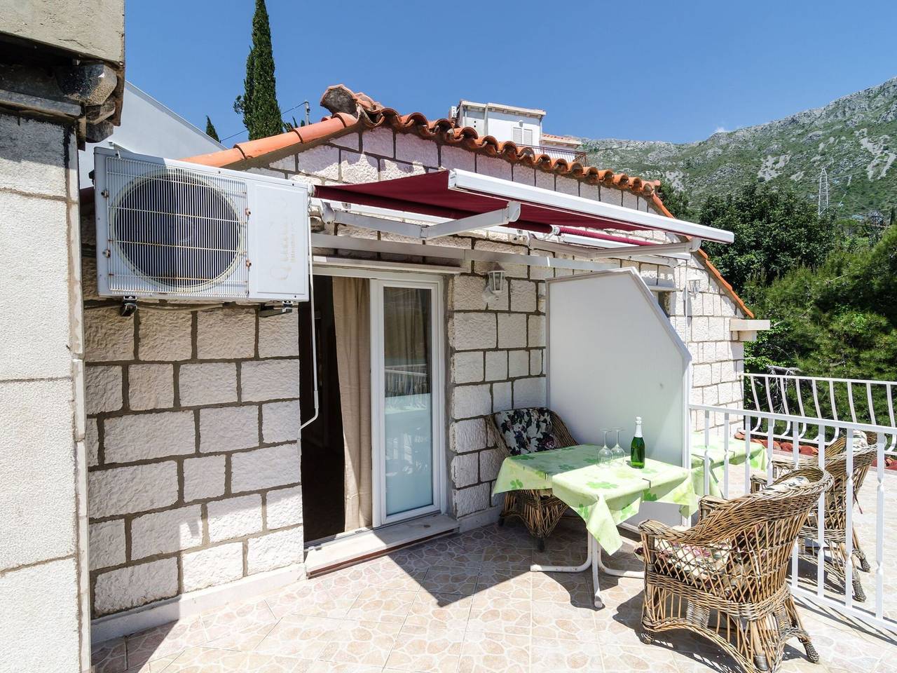 Ganze Wohnung, Guest House Daniela - Superior Double Room with Sea View - Soba 6 in Mlini, Dubrovnik-Neretva