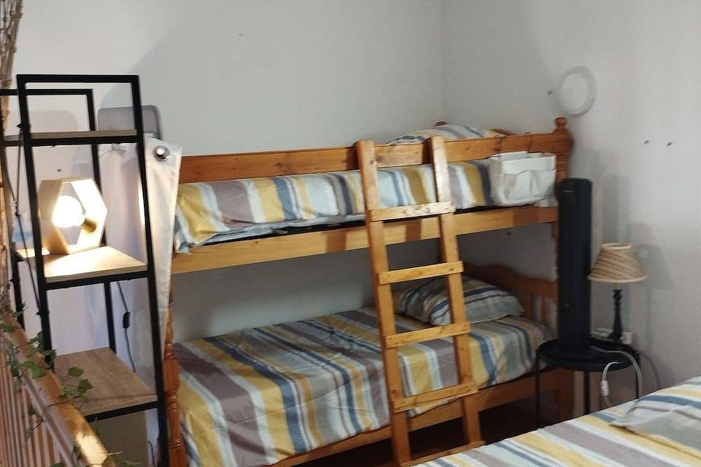 Maison Dans Résidence Touristique. Vacances Assuré... Piscine et Restaurant in Calvisson, Region de Nimes