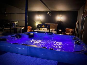 Gîte pour 4 personnes, avec jacuzzi à Chazey-sur-Ain