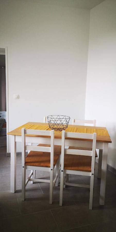 Appartement entier, One-Bedroom Apartment in Saint-Chéron, Essonne