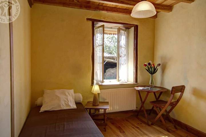 Gîte pour 10 personnes, avec jardin dans Saint-Martin-la-Sauveté - 3