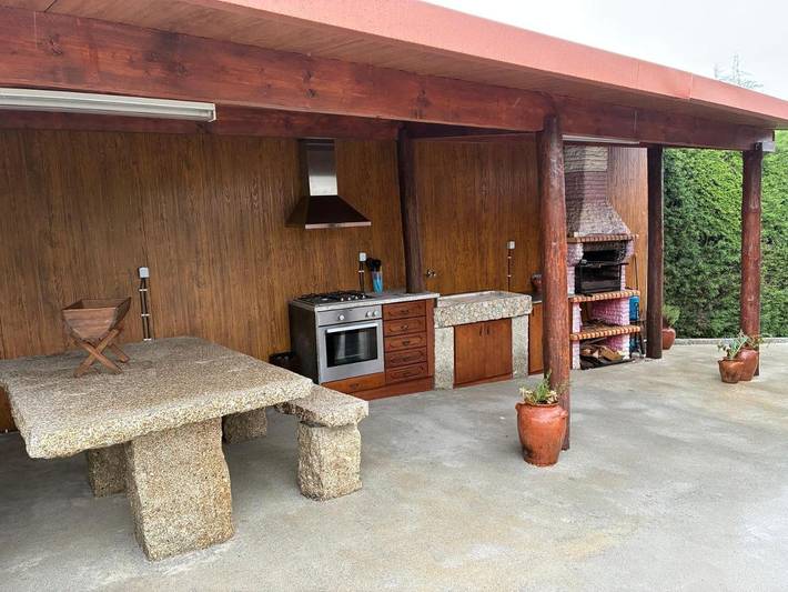 Location de vacances pour 4 personnes, avec piscine ainsi que vue et jardin dans Castro Daire - 4