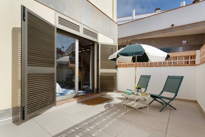 Entire studio, Vacation Studio 'Blue Oasis' with Private Terrace and Wi-Fi in Piedra Playa, La Oliva