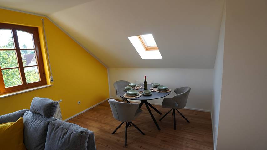 Ganze Wohnung, Ferienwohnung 'Honeygreen' in Bodenheim mit Pool, Terrasse und Wlan in Bodenheim, Landkreis Mainz-Bingen