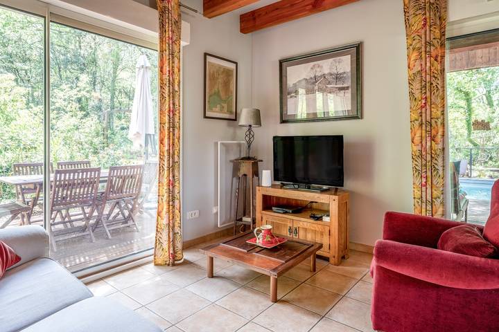 Holiday Home 'A Romantic Retreat in The Woods' with Mountain View, Wi-Fi and Air Conditioning in Molières-sur-Cèze, Cévennes