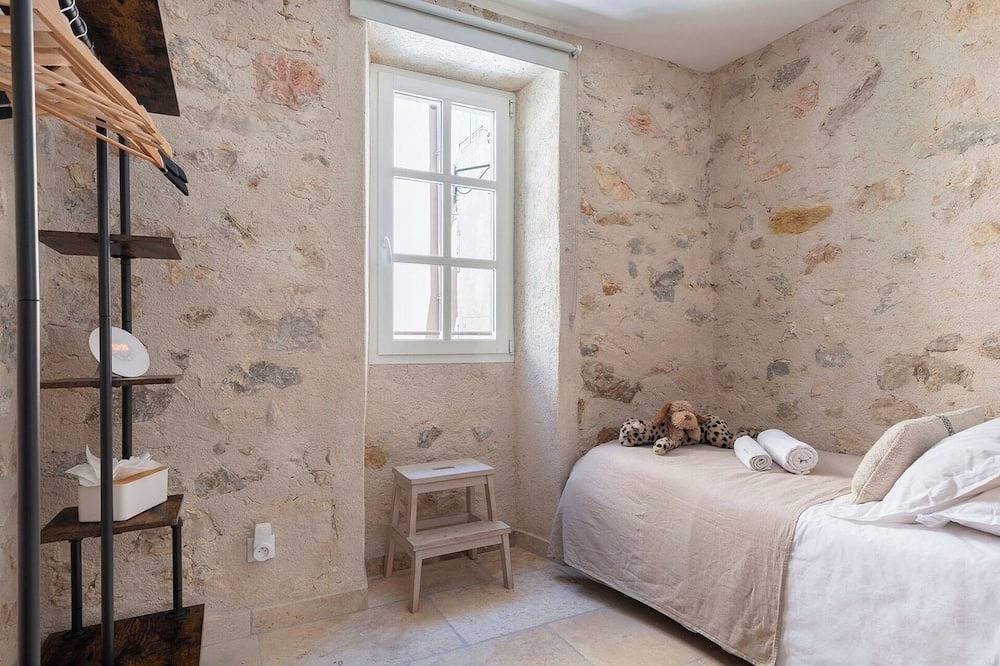 Apartamento entero, Cosy-Apartamento-De Lujo-Baño con ducha-Vista a la Calle in Valbonne, Region de Cannes