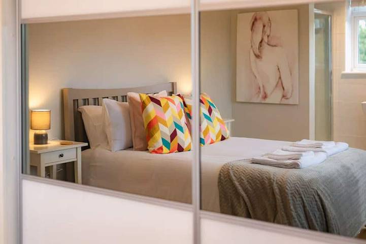 Ultimate Stay! House with Own Pool & Cinema Room in Arbury Ward, Cambridge