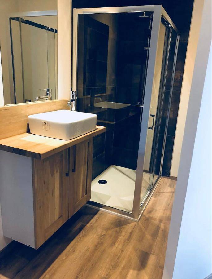 Appartement entier, One-Bedroom Apartment in Néris-les-Bains, Région de Montluçon
