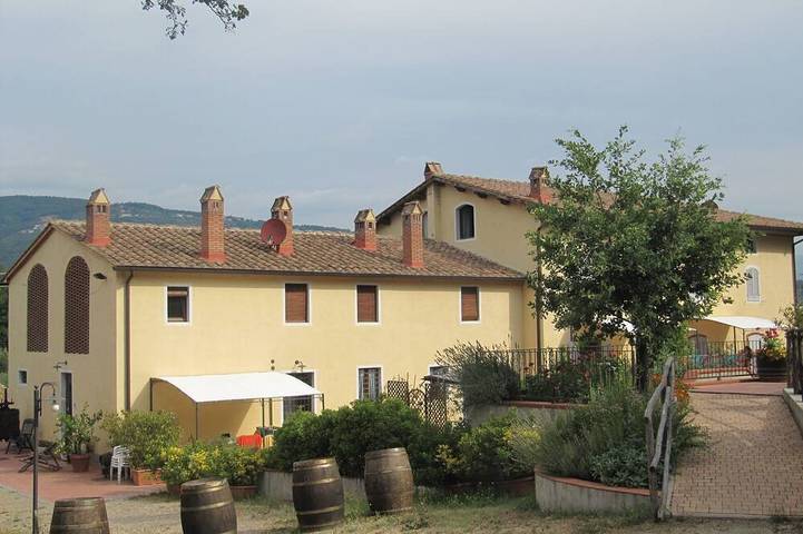 Agriturismo per 6 persone, con giardino e piscina, con animali domestici in Serravalle Pistoiese