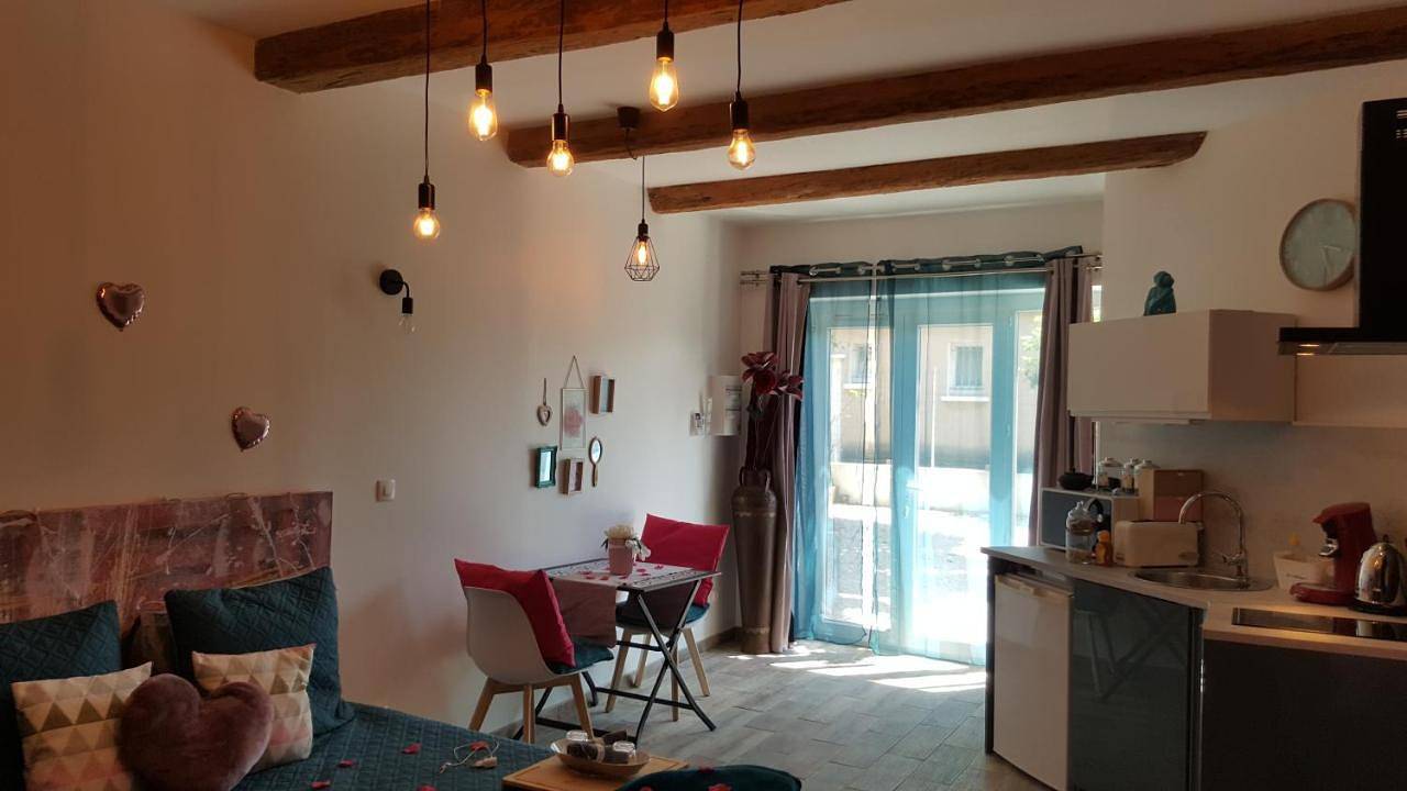 Suite with Hot Tub in Sénas, Région d'Arles