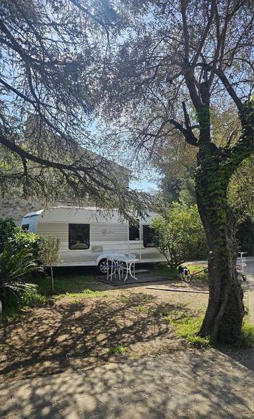 Camping pour 4 personnes, avec jardin ainsi que piscine et jacuzzi à Mandelieu-la-Napoule