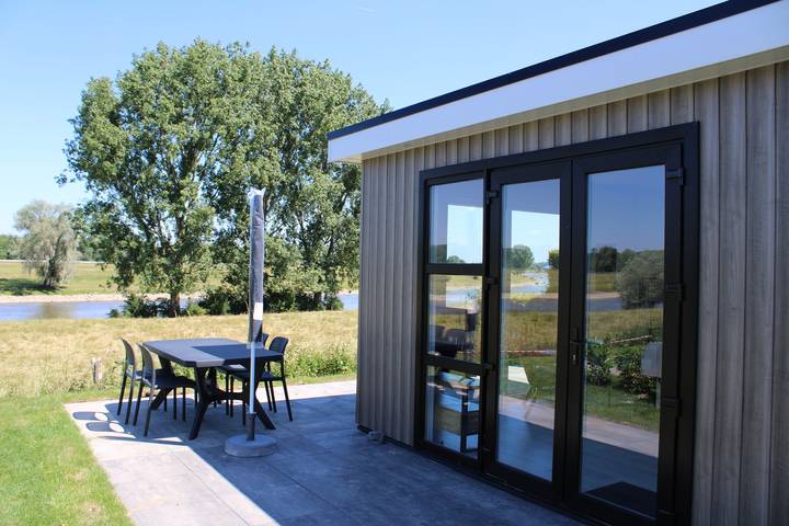 Strandhaus für 5 Personen, mit Balkon/Terrasse und Terrasse sowie Seeblick in den Niederlande