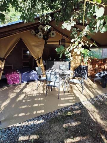 Gîte pour 4 personnes, avec jardin ainsi que piscine et vue à Dun (toponyme)