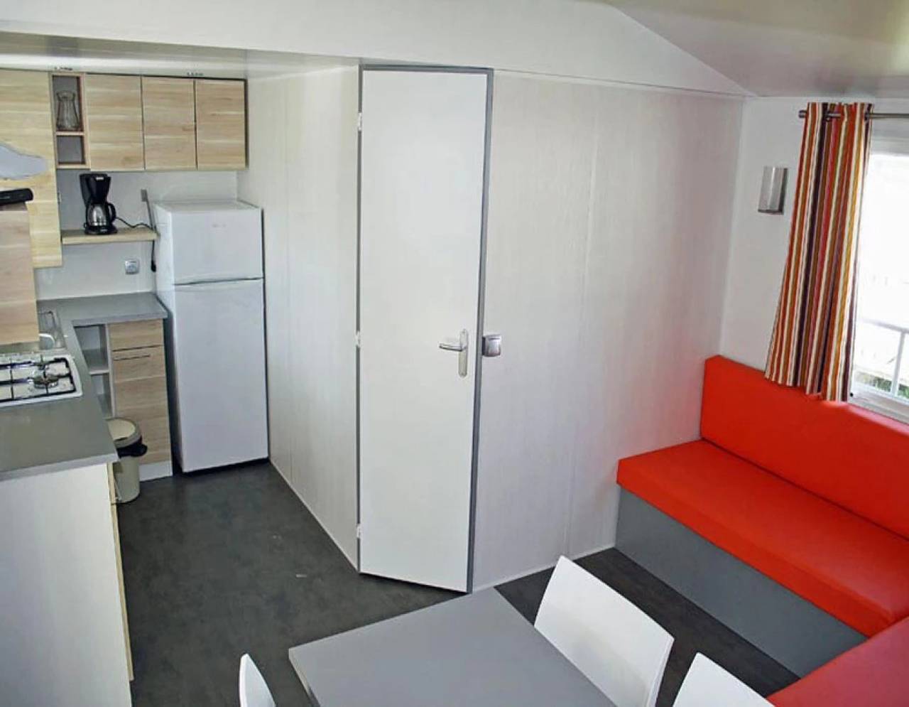 Zecamping 3* piscine chauffée mobil-home Tv Bbq 32m2 in Argentonnay, Deux-Sèvres