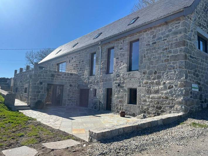 Location de vacances pour 14 personnes, avec Terrasse ainsi que Sauna et Vue à Nasbinals