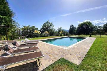 Location de vacances pour 6 personnes, avec terrasse et jardin à Barga